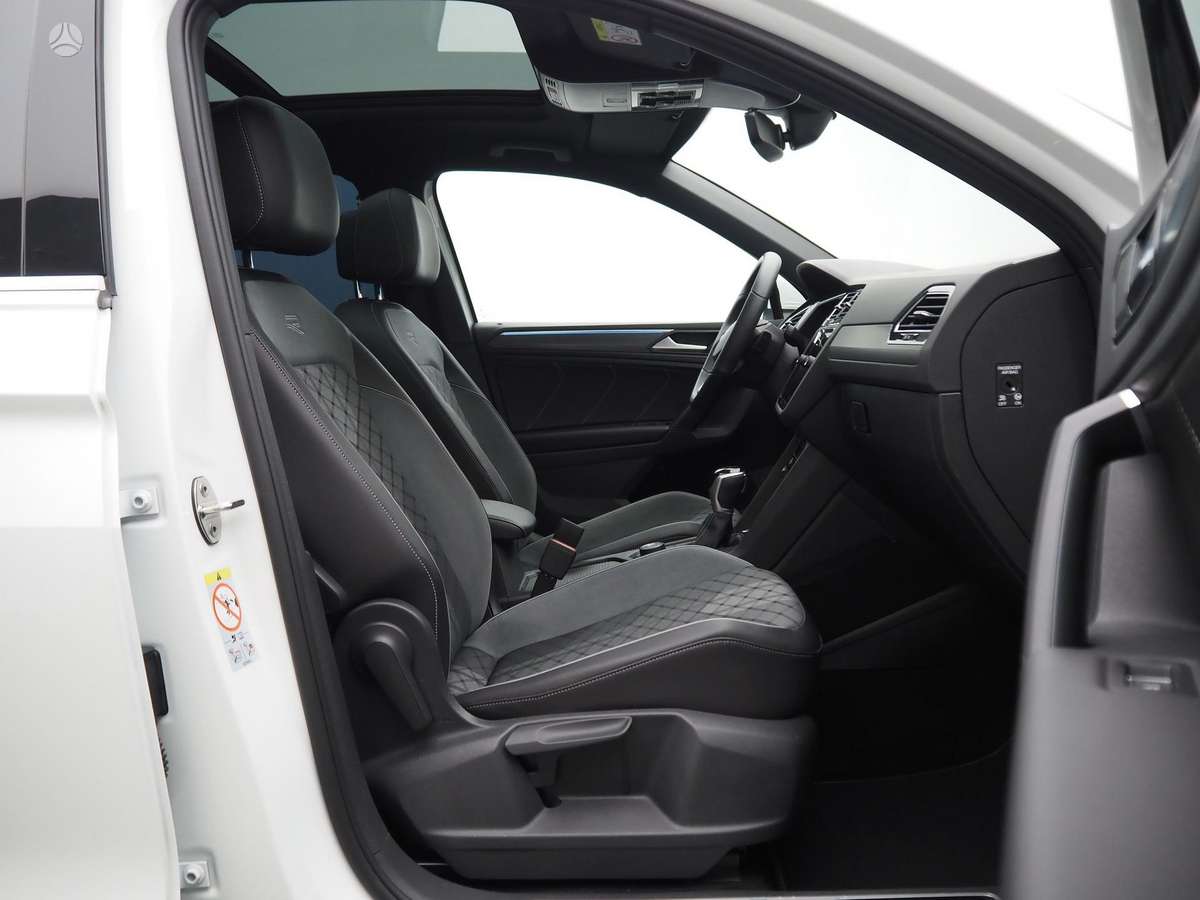 Volkswagen Tiguan - 11