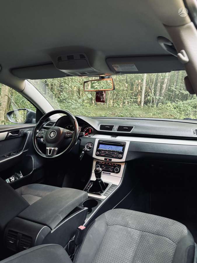 Volkswagen Passat - 11