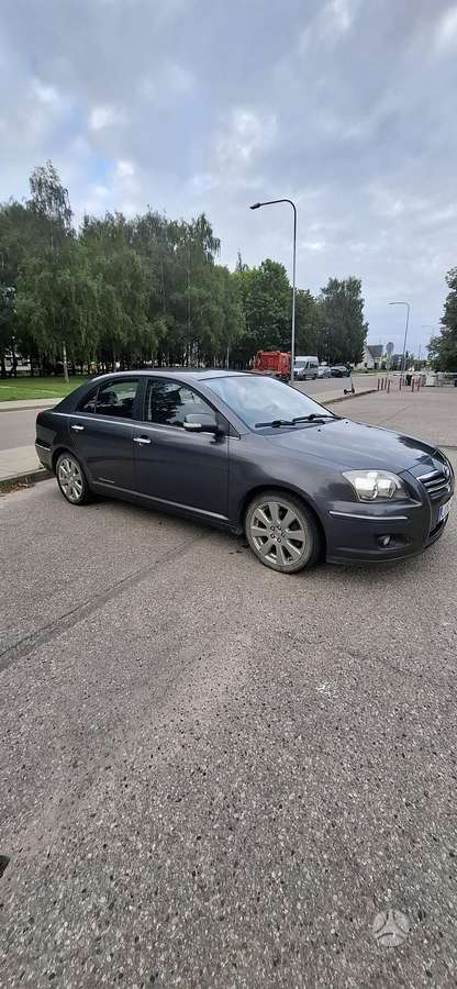 Toyota Avensis - 2