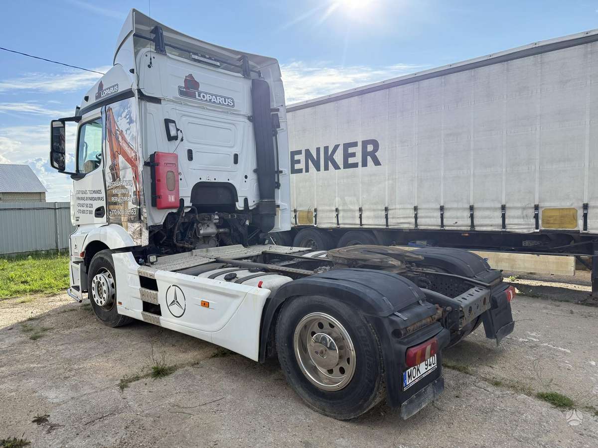 Mercedes-Benz Actros 1845, single sleeper