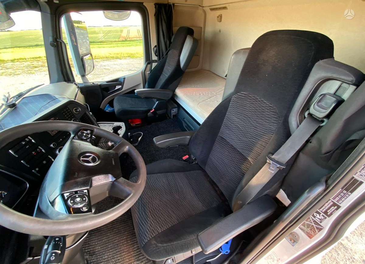 Mercedes-Benz Actros 1845, single sleeper