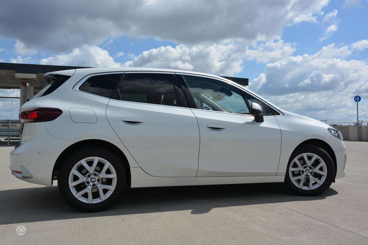 BMW 218 Active Tourer, 1.5 l., hatchback