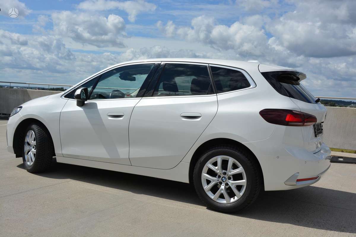 BMW 218 Active Tourer, 1.5 l., hatchback