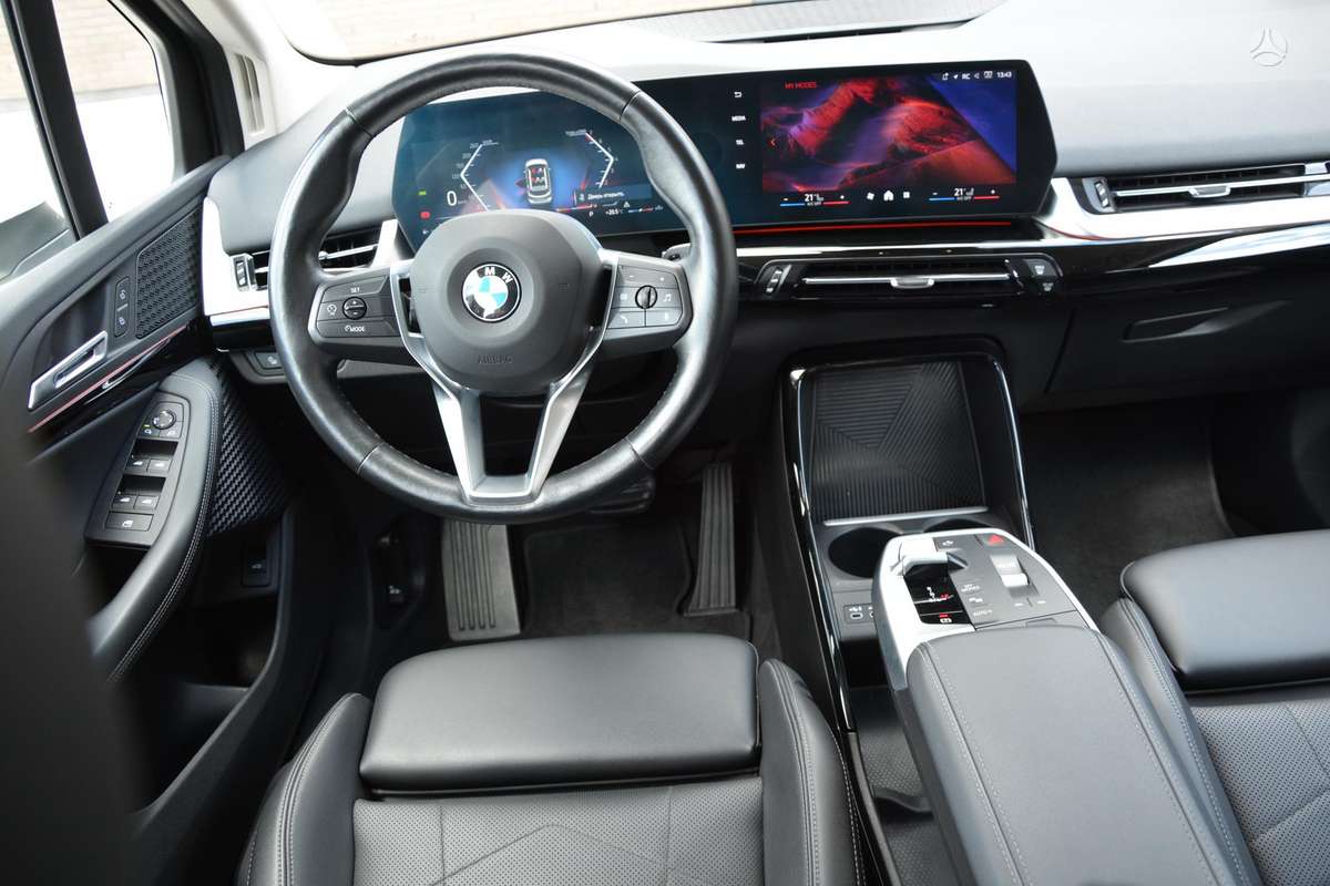BMW 218 Active Tourer, 1.5 l., hatchback