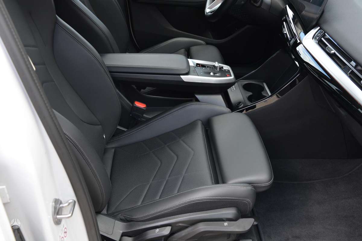BMW 218 Active Tourer, 1.5 l., hatchback