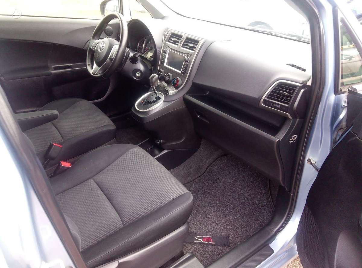 Toyota Verso-S, 1.3 l., hatchback
