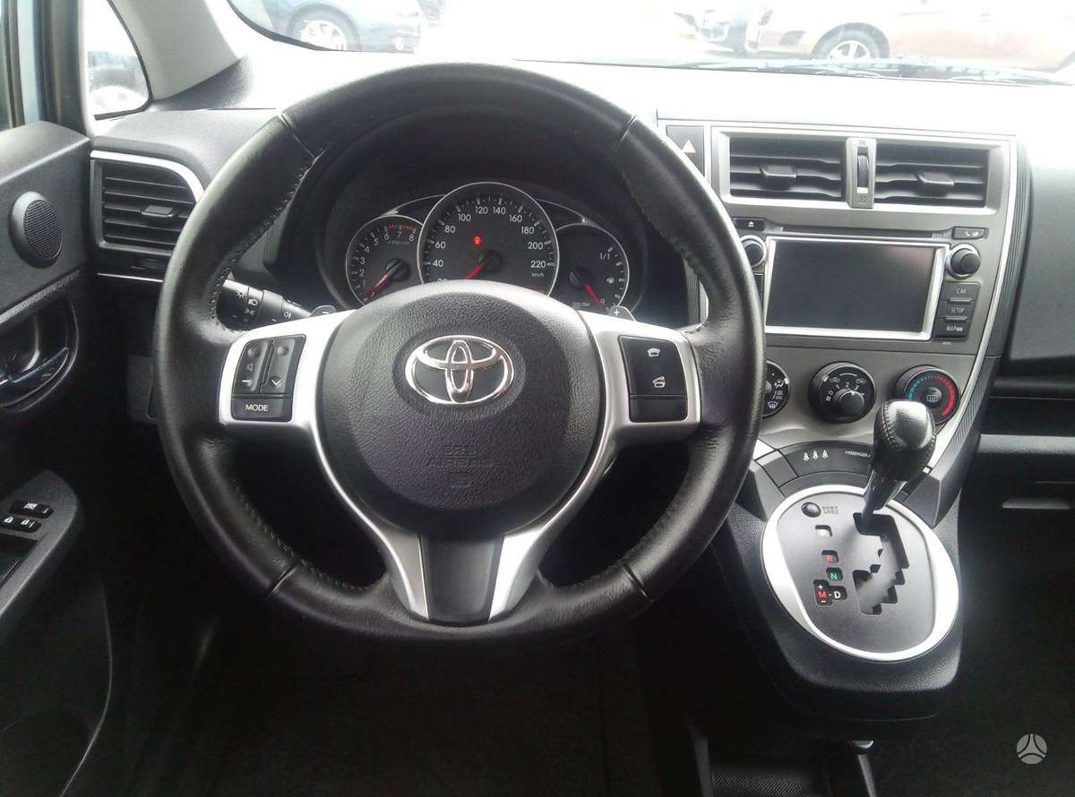 Toyota Verso-S, 1.3 l., hatchback