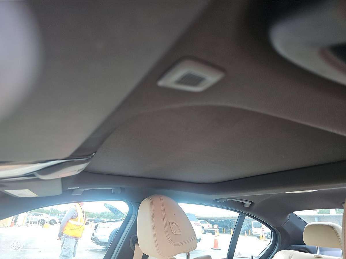 BMW 330, 2.0 l., Седан
