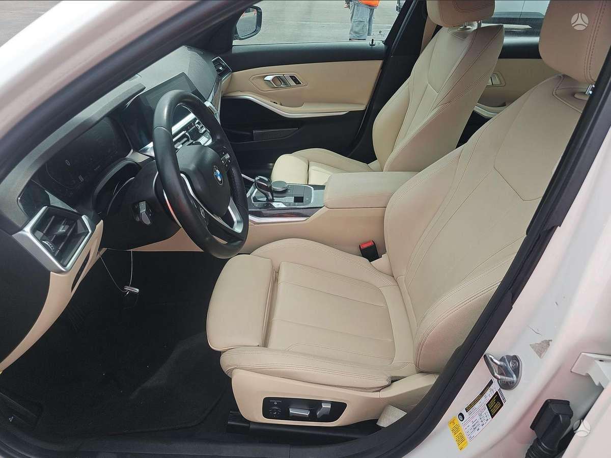 BMW 330, 2.0 l., Седан