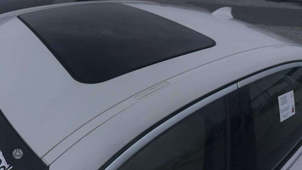 BMW 330, 2.0 l., Седан