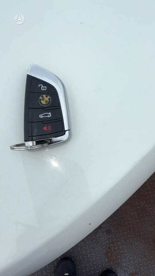 BMW 330, 2.0 l., Седан