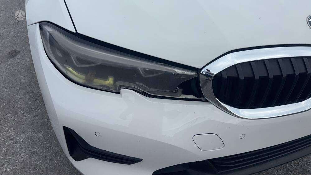 BMW 330, 2.0 l., Седан