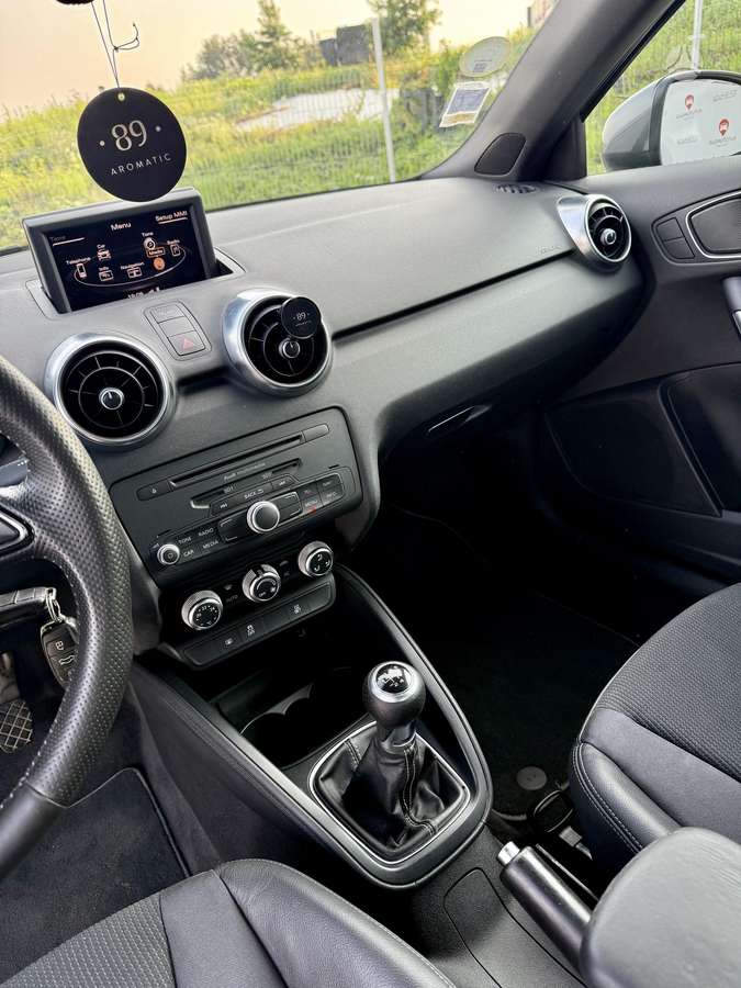 Audi A1, 1.6 l., Хэтчбек