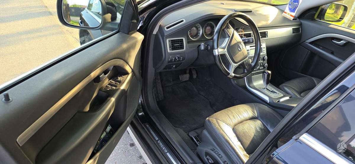 Volvo XC70, 2.4 l., wagon