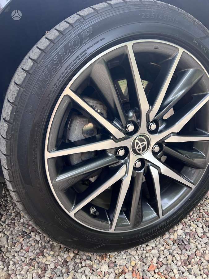 Toyota Camry - 5