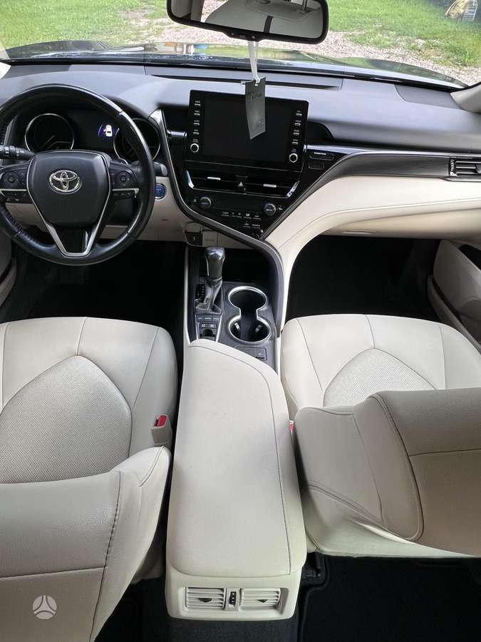 Toyota Camry - 7