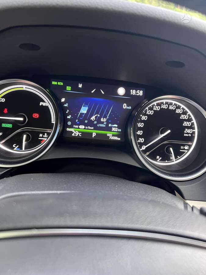 Toyota Camry - 10