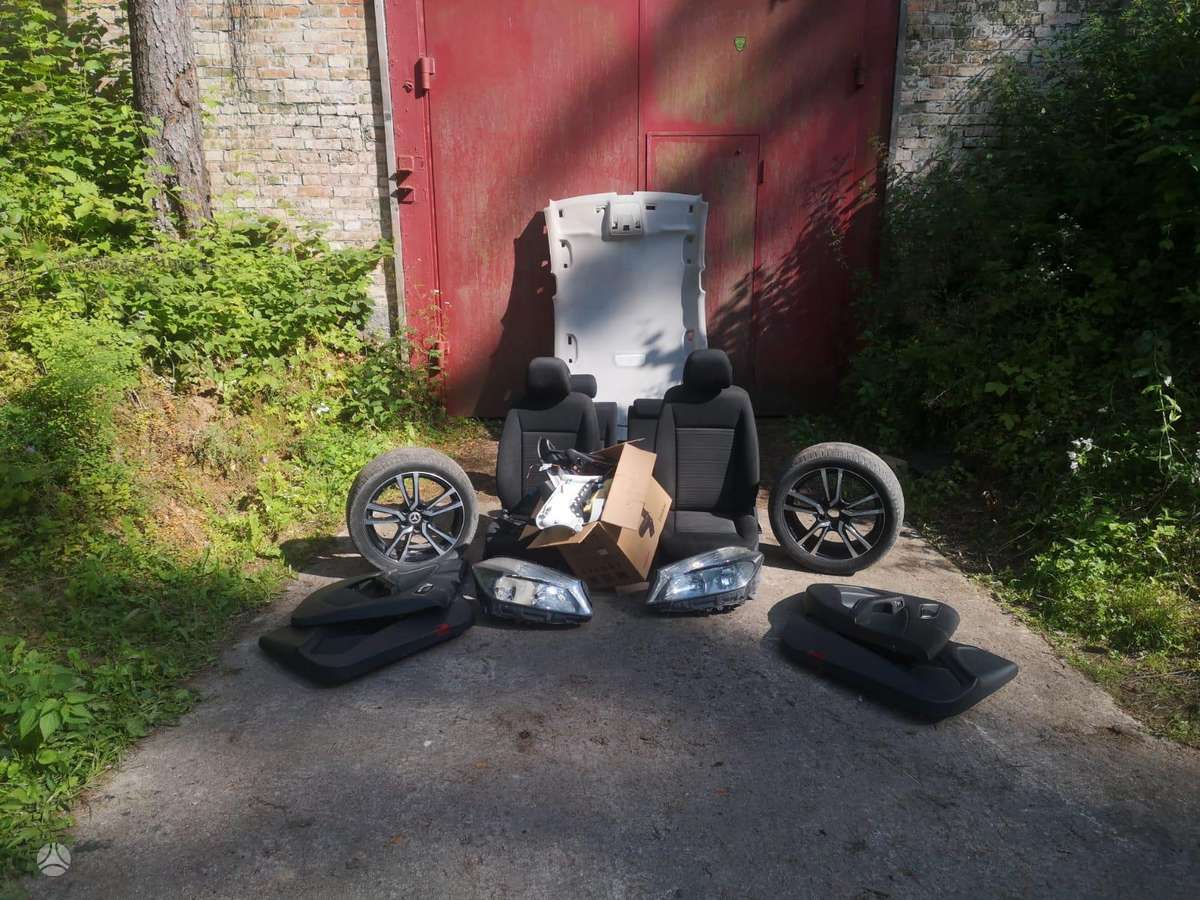 Mercedes-Benz A180 детали кузова