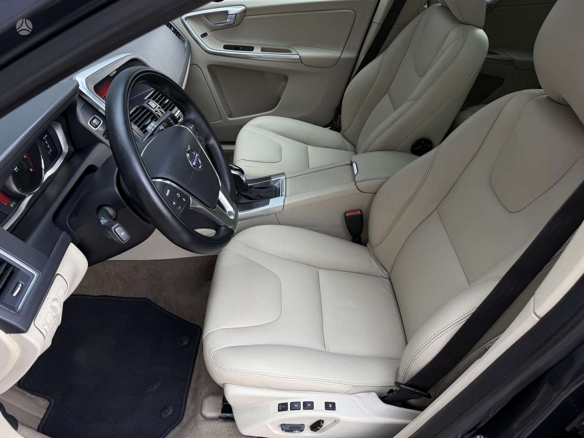 Volvo XC60, 2.0 l., off-road / crossover