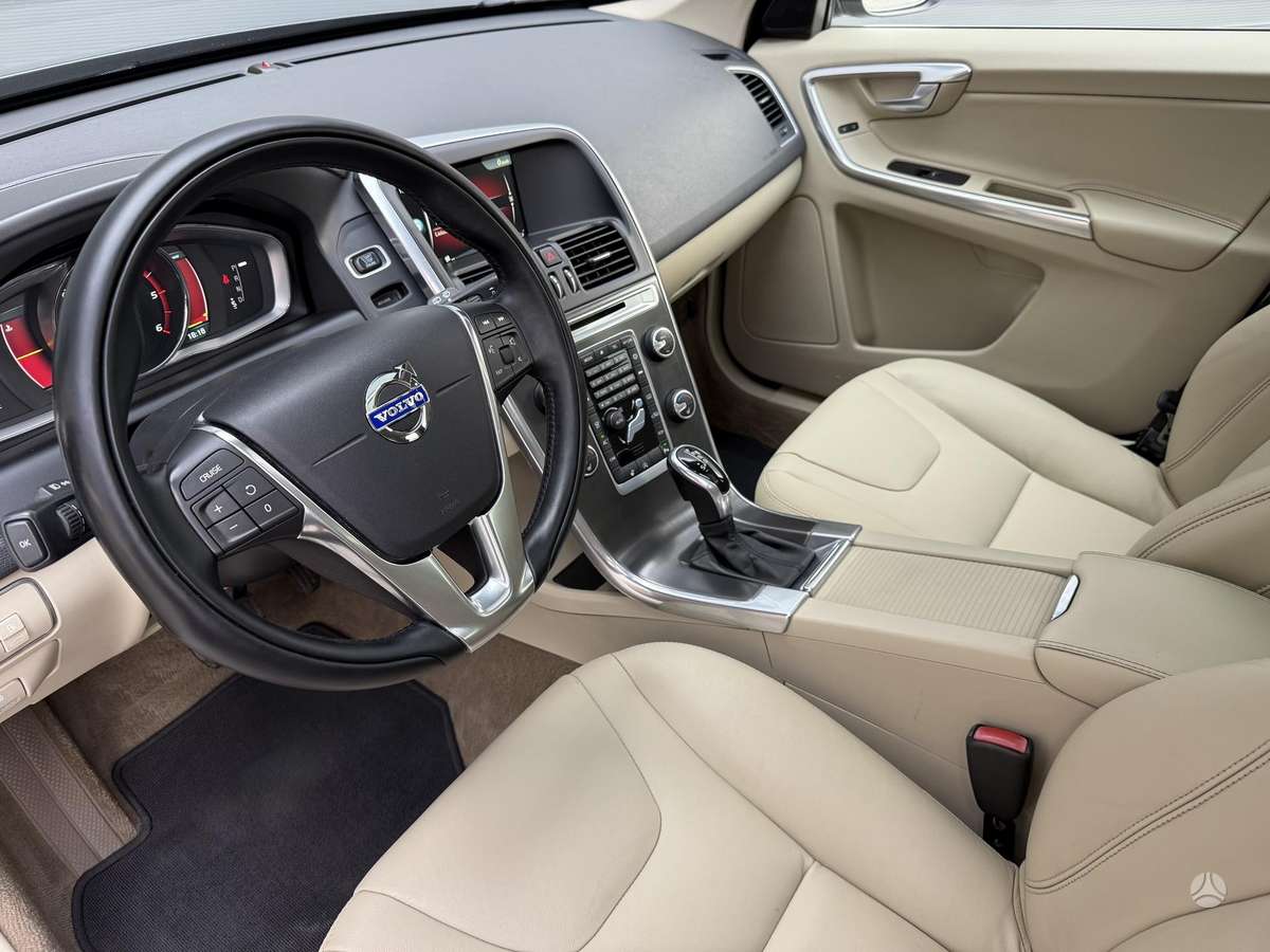 Volvo XC60, 2.0 l., off-road / crossover