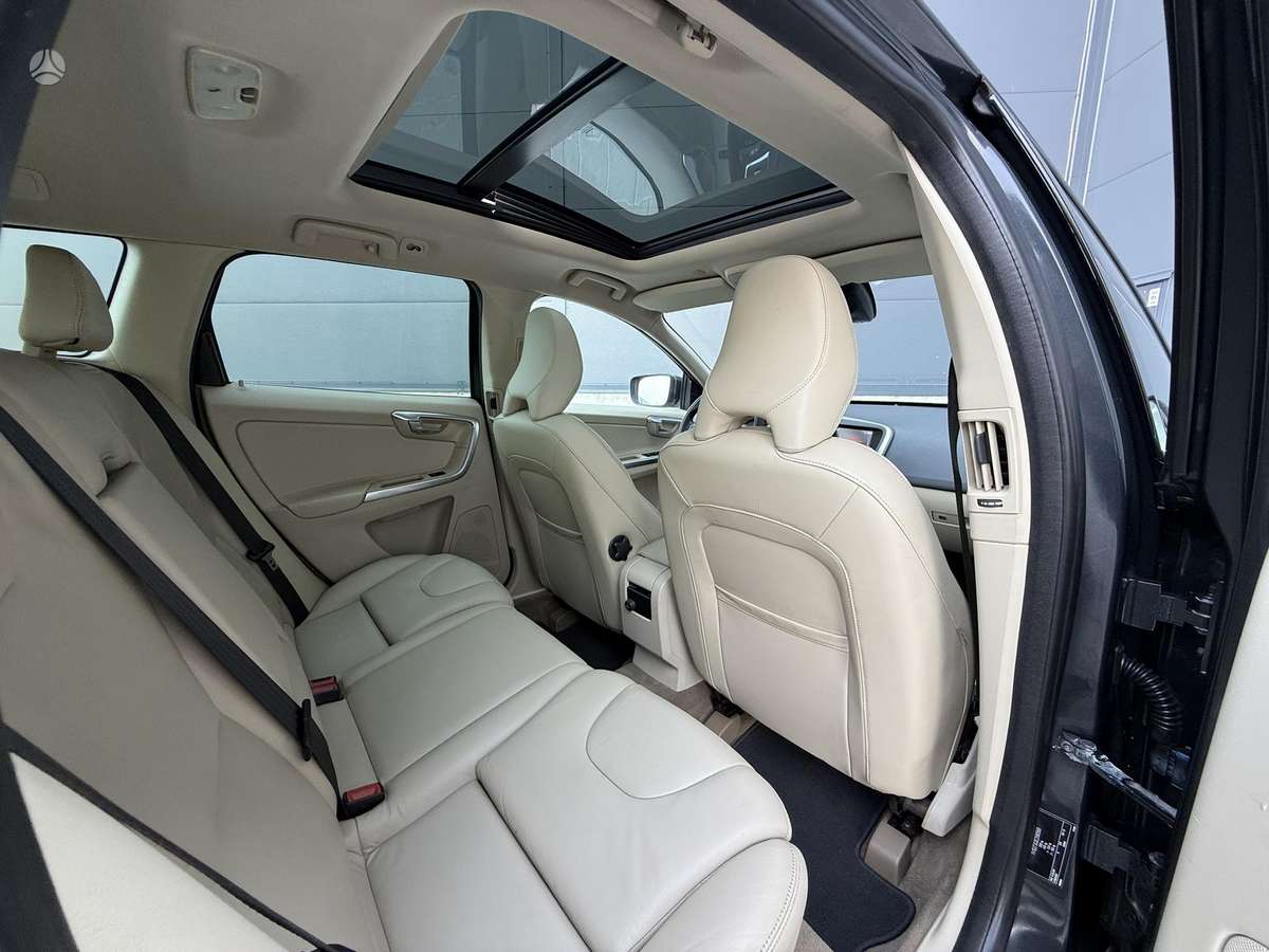 Volvo XC60, 2.0 l., off-road / crossover