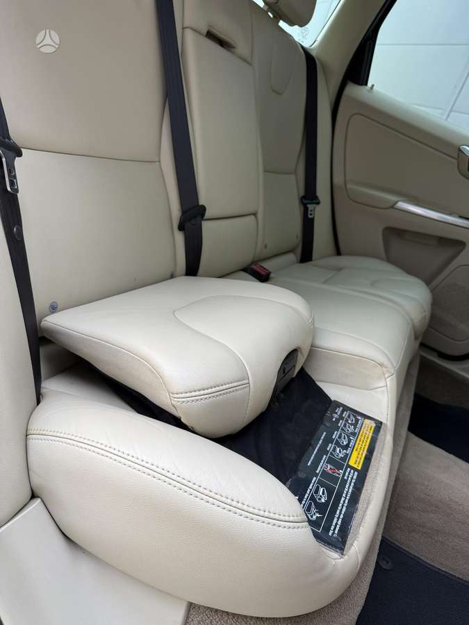 Volvo XC60, 2.0 l., off-road / crossover