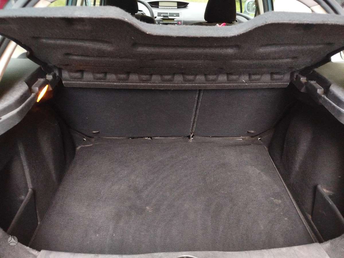 Citroen C4, 1.6 l., hatchback