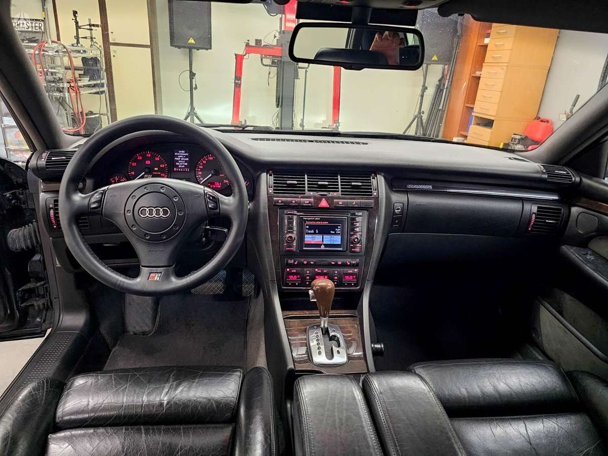 Audi S8, 4.2 l., sedanas