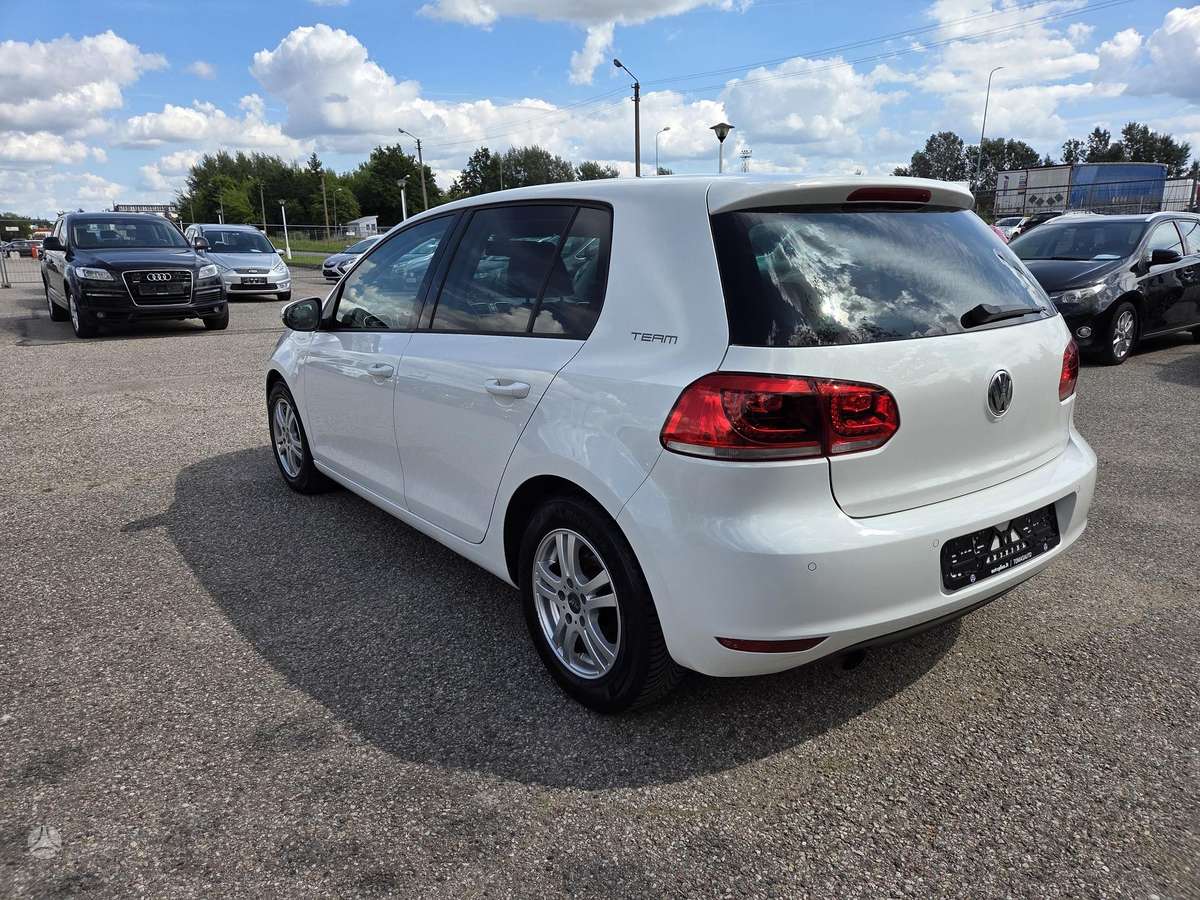 Volkswagen Golf - 6