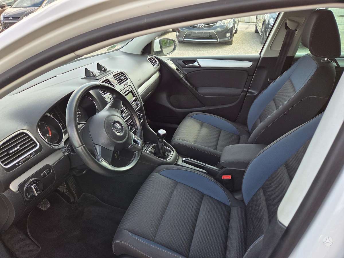 Volkswagen Golf - 10