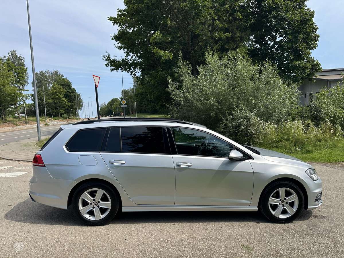 Volkswagen Golf - 4