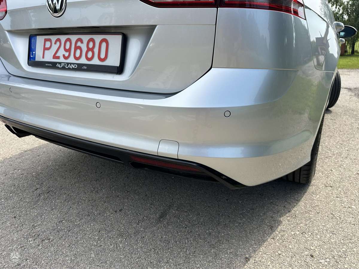 Volkswagen Golf - 10