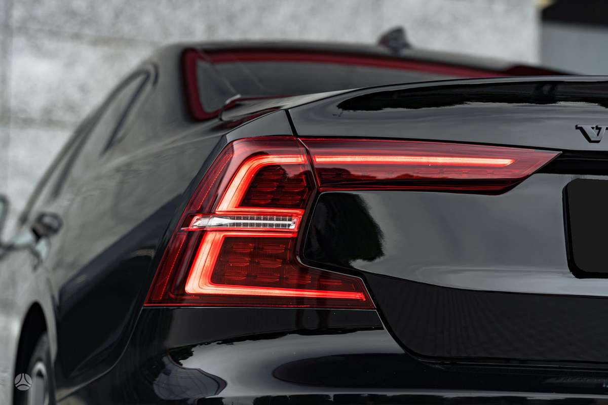 Volvo S60, 2.0 l., Седан