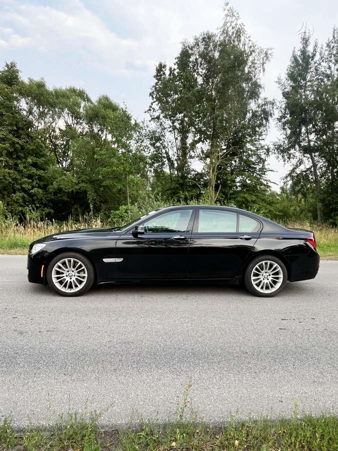 BMW 750, 4.4 l., Седан