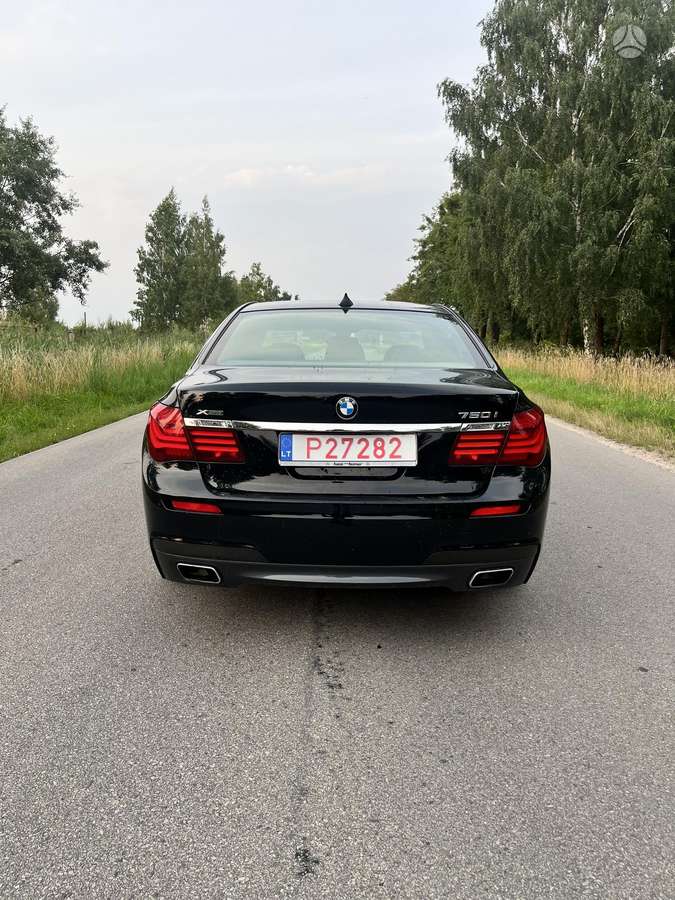 BMW 750, 4.4 l., Седан