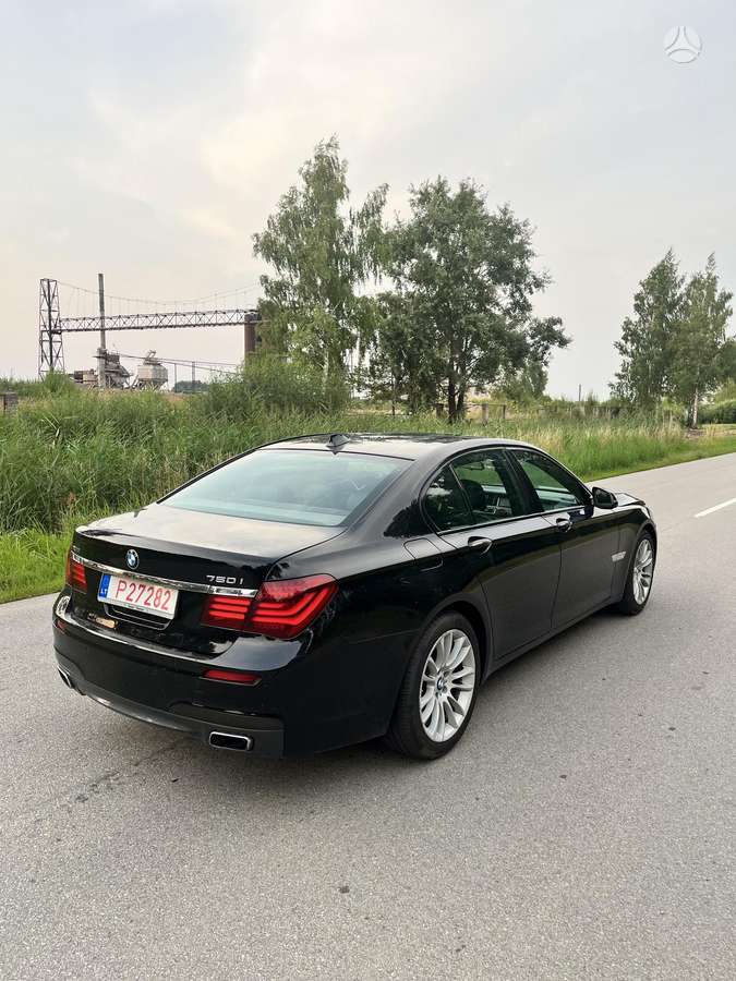 BMW 750, 4.4 l., Седан