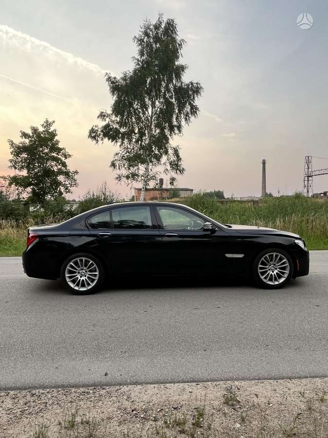 BMW 750, 4.4 l., Седан