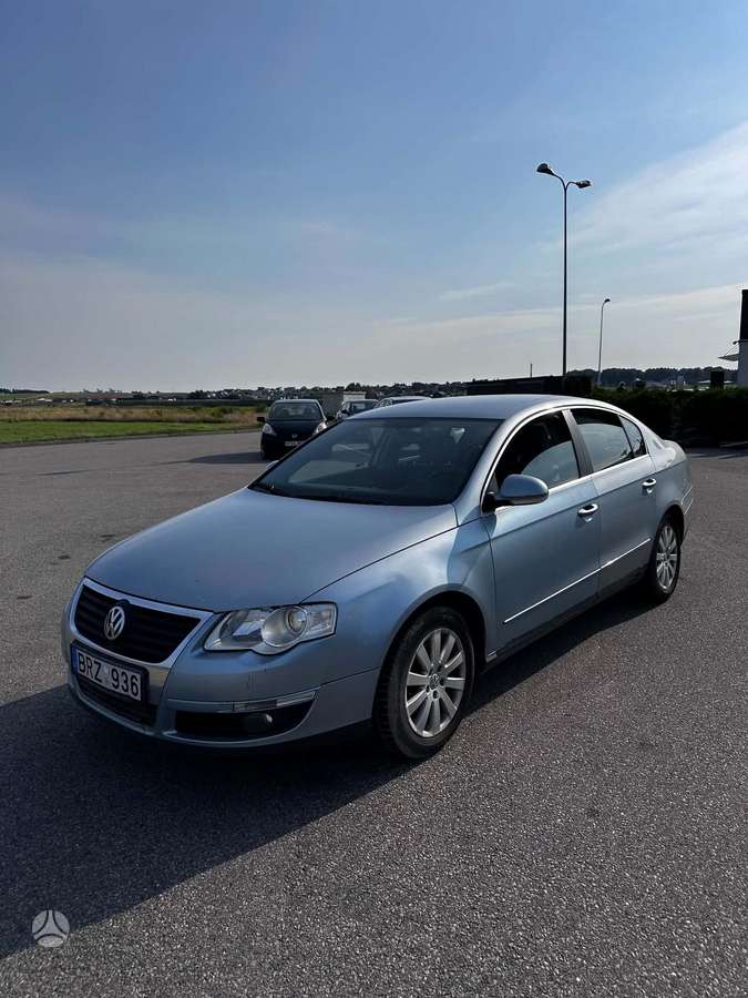 Volkswagen Passat - 1