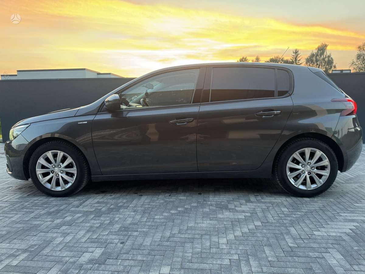 Peugeot 308, 1.2 l., hatchback