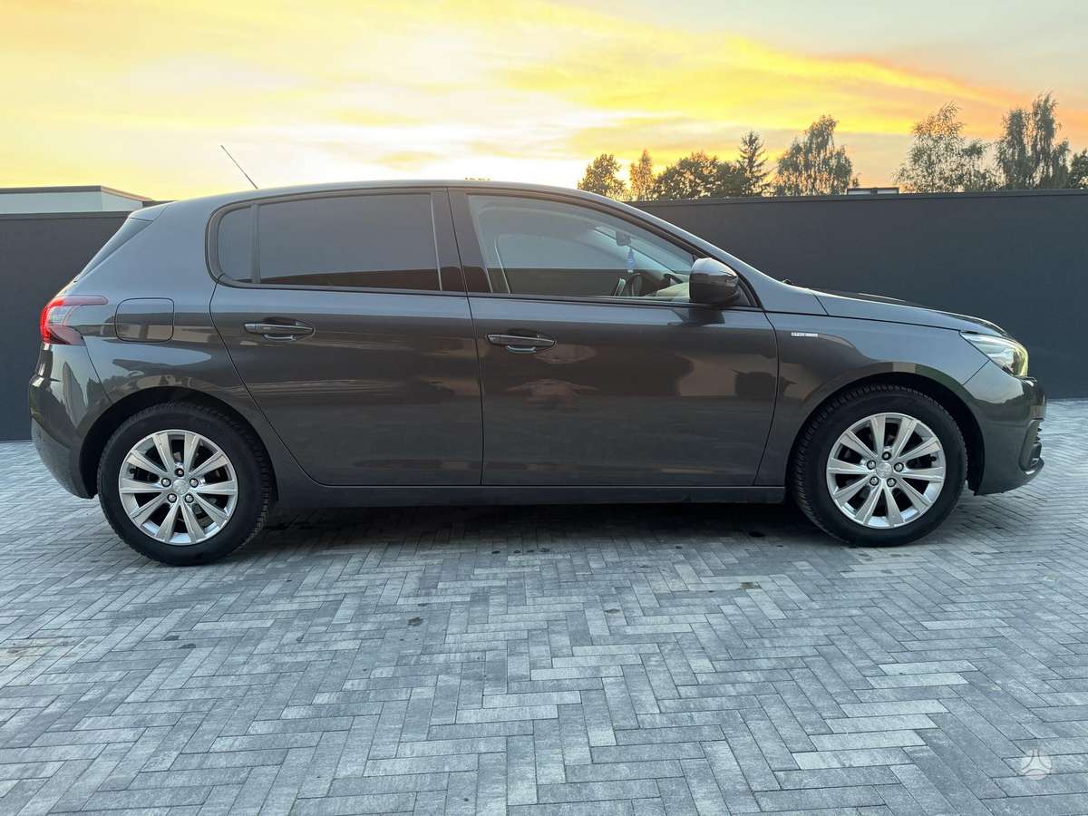 Peugeot 308, 1.2 l., hatchback