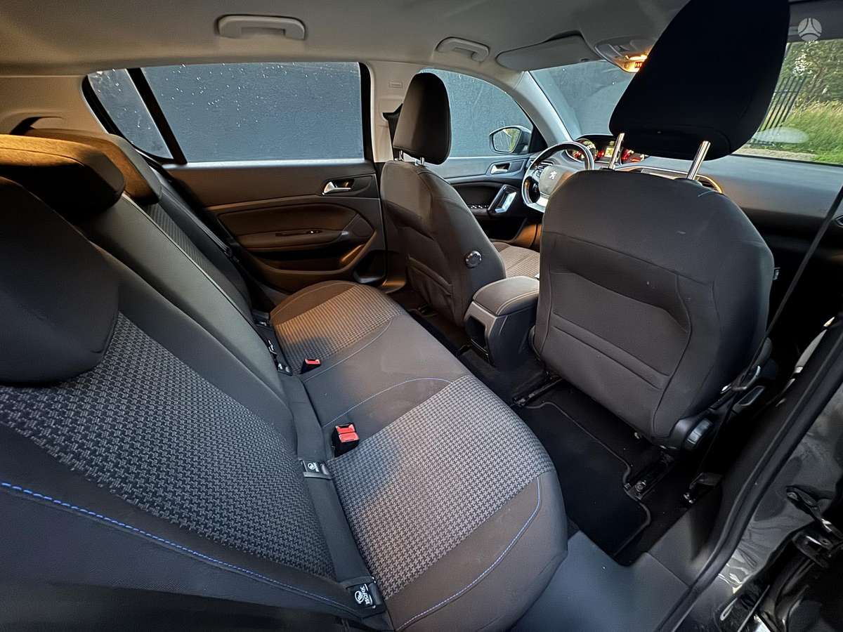 Peugeot 308, 1.2 l., hatchback