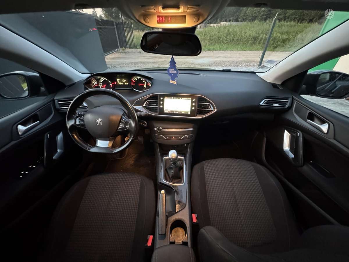 Peugeot 308, 1.2 l., hatchback