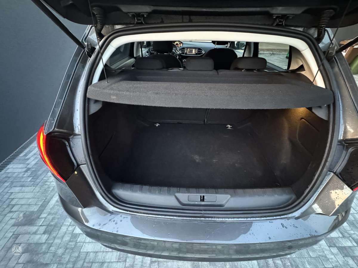 Peugeot 308, 1.2 l., hatchback