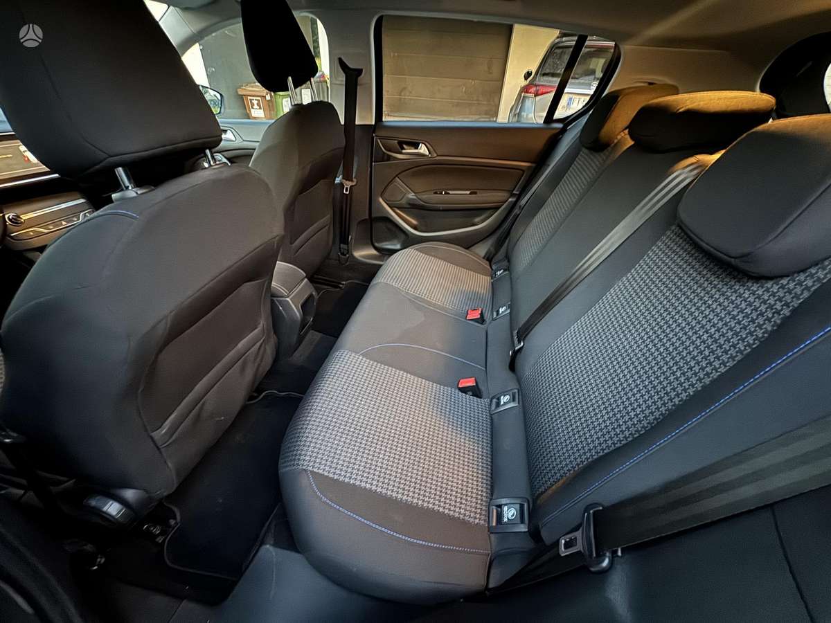 Peugeot 308, 1.2 l., hatchback
