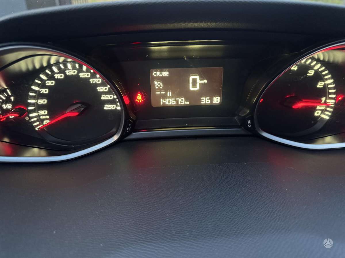 Peugeot 308, 1.2 l., hatchback