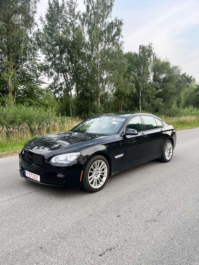 BMW 750, 4.4 l., Седан
