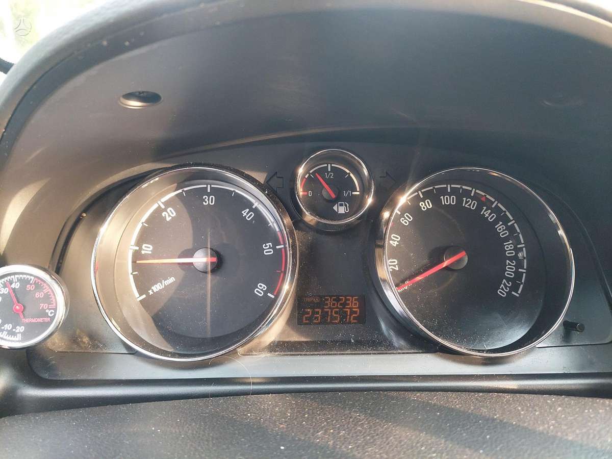 Opel Antara, 2.2 l., Внедорожник / Кроссовер