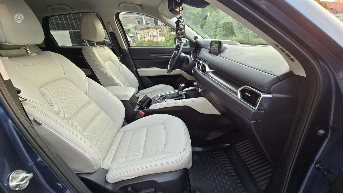 Mazda CX-5, 2.2 l., off-road / crossover