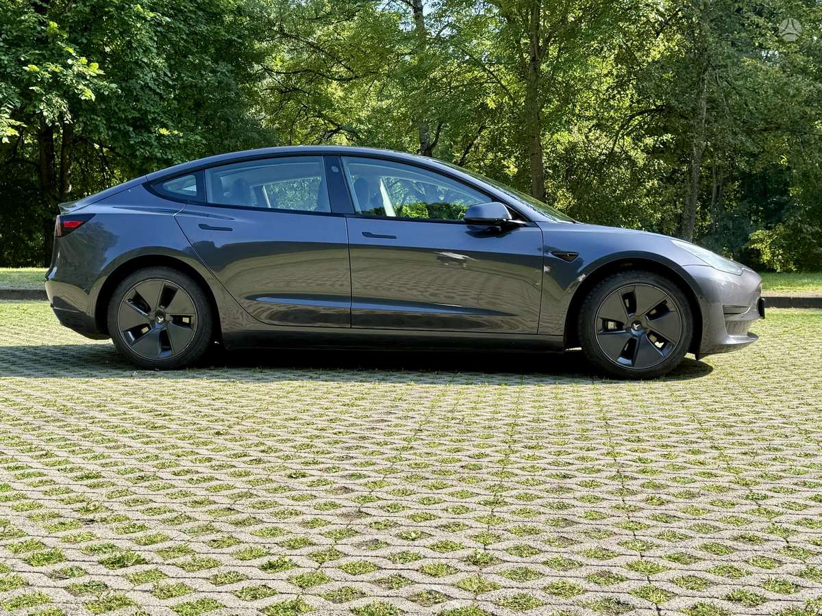 Tesla Model 3, 61 kWh, hatchback
