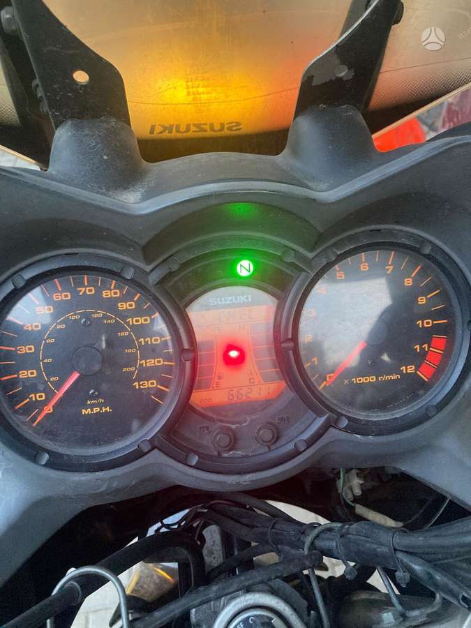 Suzuki DL (V-Strom) 650cc, enduro / adventure
